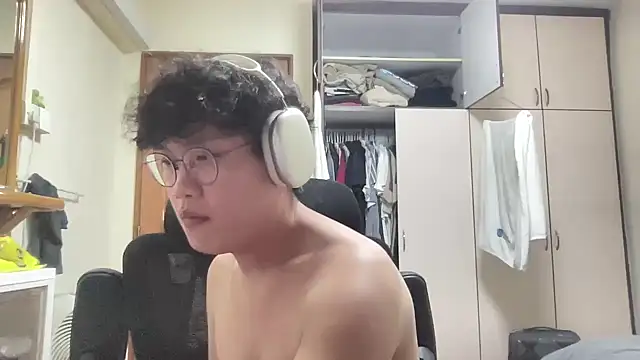 Passionatetwink2 online show from February 12, 2026, 11:16 am