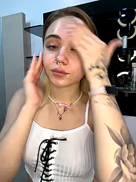 LunaMillie online show from October 26, 2025, 12:11 pm