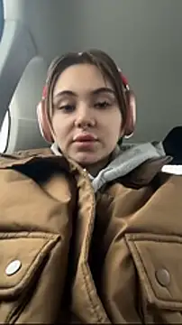 LunaMillie online show from January 9, 2026, 10:18 am