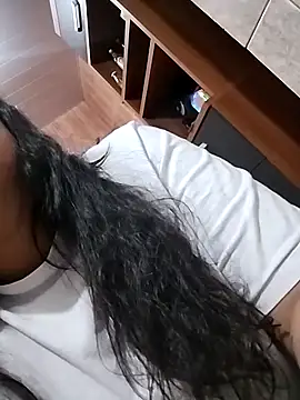 lauramartins7 online show from January 7, 2026, 2:14 am