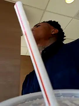 Snapshot of Dropdingo chatting on October 18, 2025, 6:52 pm Dropdingo online show from October 18, 2025, 6:52 pm