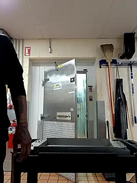 Snapshot of Dropdingo chatting on November 8, 2025, 2:39 pm Dropdingo online show from November 8, 2025, 2:39 pm