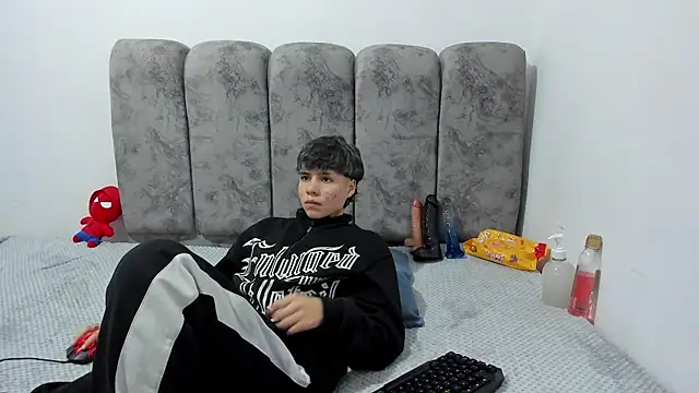 Bruno Cruzz online show from April 23, 2026, 2:13 am
