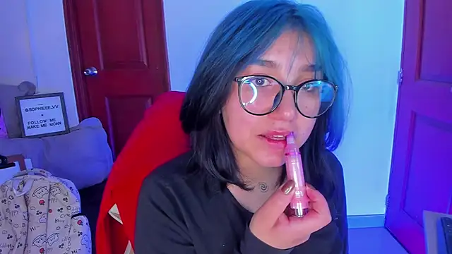 sophiievv online show from February 17, 2026, 6:36 pm