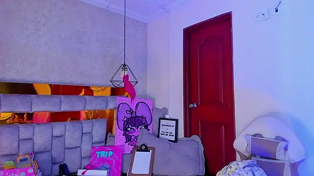 sophiievv online show from February 19, 2026, 6:48 pm