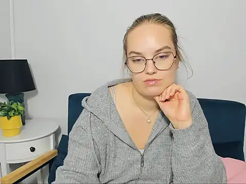 AliceCrazy69 online show from October 30, 2025, 2:40 pm