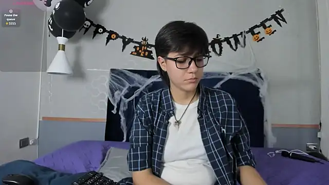 Tsuki Maru online show from October 22, 2025, 8:30 pm