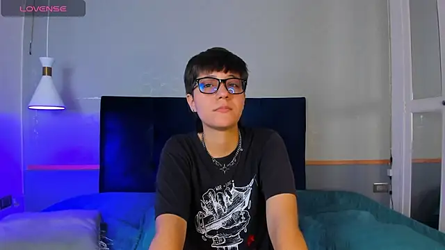 Tsuki Maru online show from November 26, 2025, 8:10 pm