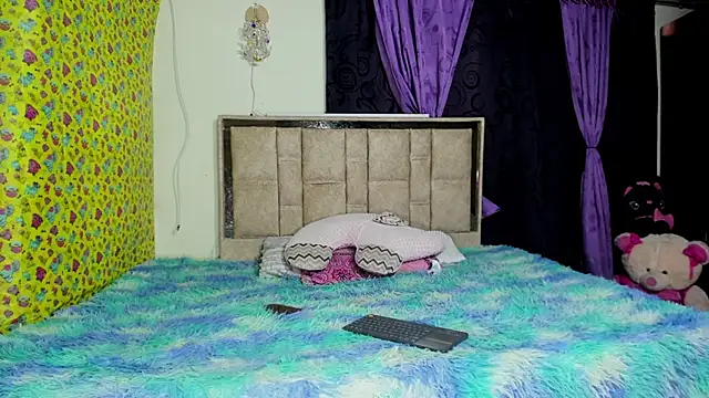 skinnyanddaphne online show from May 10, 2026, 6:46 pm