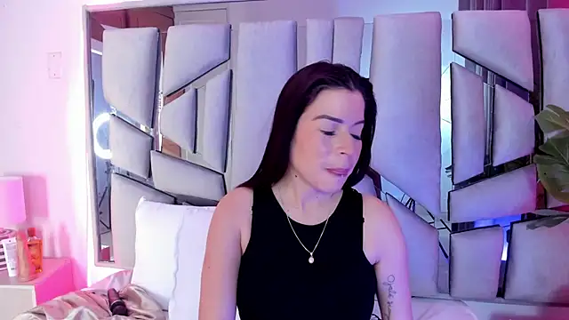 Snapshot of _valeria_saenz_ chatting on October 3, 2025, 2:52 am valeria saenz online show from October 3, 2025, 2:52 am