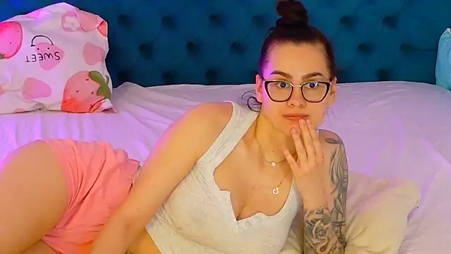 LexieRosse online show from April 23, 2026, 6:36 am