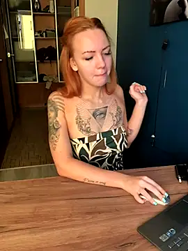Snapshot of Amore_Mia_ chatting on October 6, 2025, 5:49 am Amore Mia  online show from October 6, 2025, 5:49 am