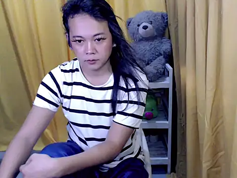 MissfrancesXxx online show from April 17, 2026, 4:04 am