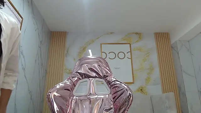 sara lopez s online show from September 22, 2025, 1:13 pm