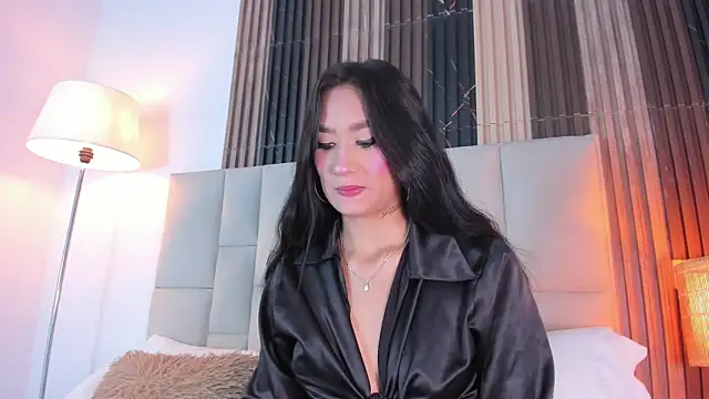 Nicolqueen  online show from April 6, 2026, 11:11 am