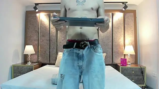 NikoStone  online show from November 29, 2025, 4:04 am