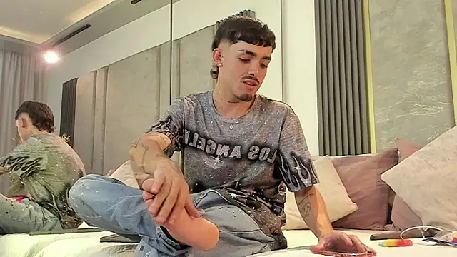 NikoStone  online show from April 17, 2026, 5:43 am