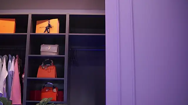 AishaaDevoe online show from September 20, 2025, 3:24 pm