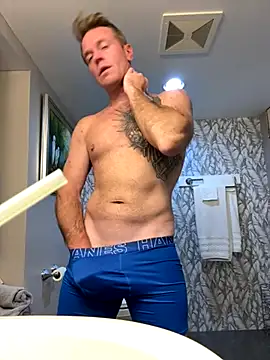 DILFiGuess11 online show from October 23, 2025, 7:56 pm