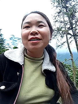 may-squirl online show from November 15, 2025, 4:32 am