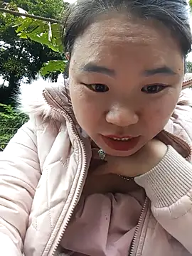 may-squirl online show from November 20, 2025, 2:01 am