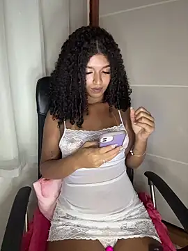 larajuli online show from May 17, 2026, 12:41 am