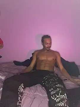 TRILLAHUNG online show from March 19, 2026, 7:23 am