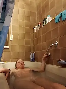 LiluLiluLilu online show from April 6, 2026, 6:53 pm