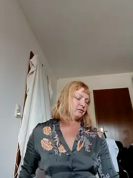LiluLiluLilu online show from May 22, 2026, 2:55 pm