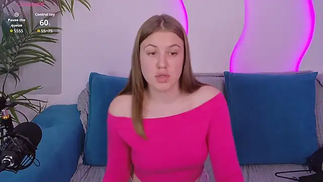 MelanieHenders online show from September 24, 2025, 5:05 pm