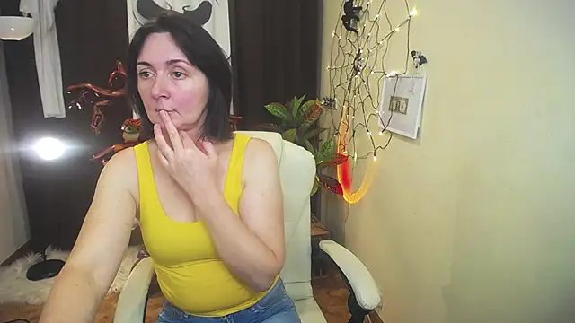 VivianGuchih online show from October 18, 2025, 11:55 am