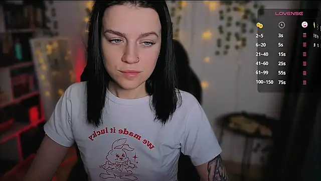Snapshot of raspberry__girl_ chatting on October 4, 2025, 6:50 pm raspberry  girl  online show from October 4, 2025, 6:50 pm