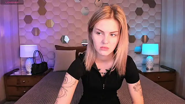 NaomiSol online show from September 13, 2025, 7:35 pm