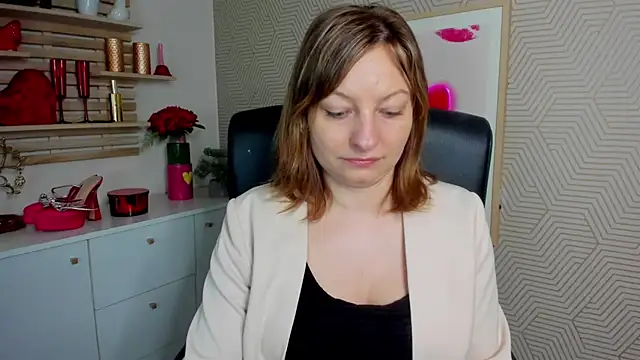 angelaSamt online show from April 15, 2026, 5:25 am