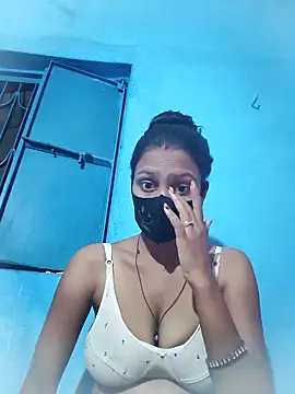 posewith online show from September 25, 2025, 9:51 pm