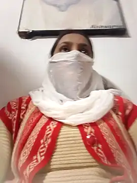 posewith online show from November 18, 2025, 3:16 pm