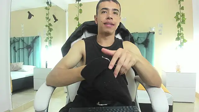 Muscle Scott online show from October 30, 2025, 12:28 pm