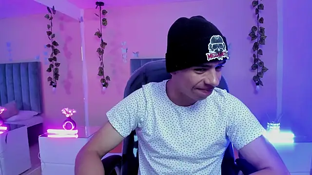 Muscle Scott online show from November 5, 2025, 12:49 pm