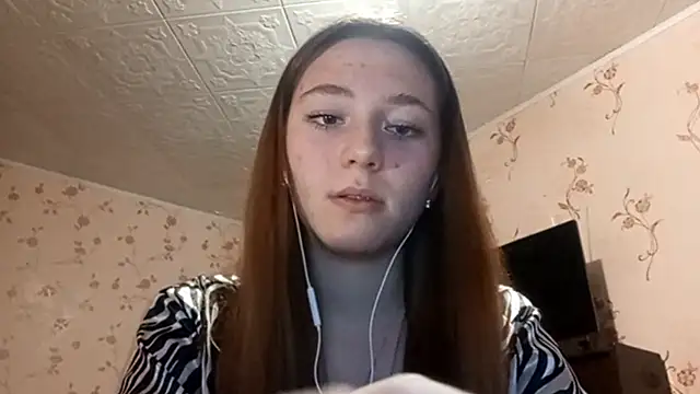 Sophiecuttie online show from September 19, 2025, 3:24 pm