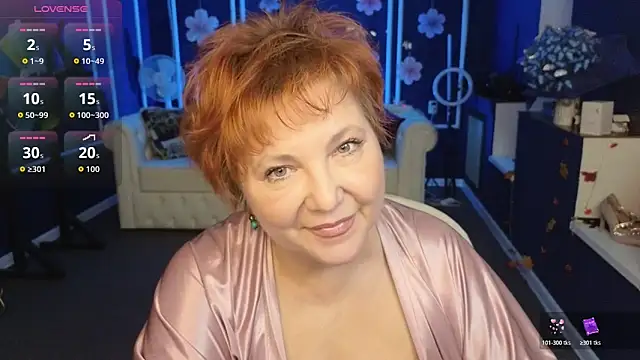 Kira Kenett online show from November 9, 2025, 10:08 pm