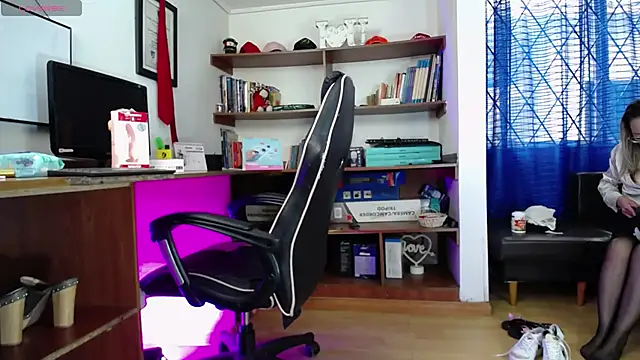 GretaVoss  online show from October 27, 2025, 7:07 pm