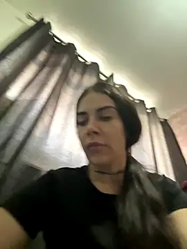 valentinalamont online show from September 18, 2025, 5:15 pm