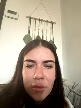 valentinalamont online show from September 20, 2025, 7:09 am