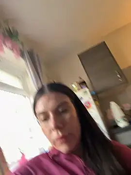 valentinalamont online show from September 24, 2025, 3:48 pm