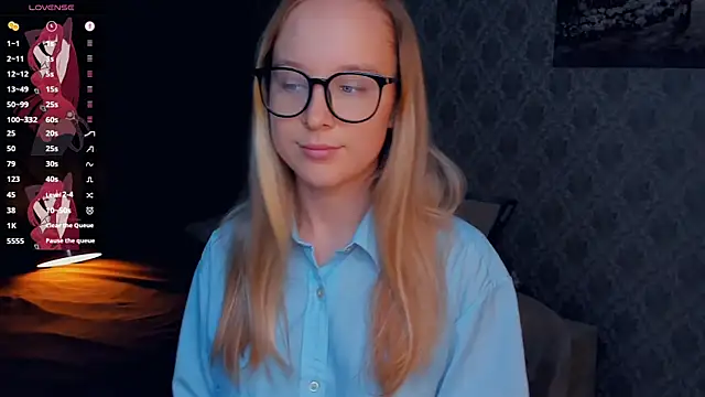 SoonMoor online show from October 12, 2025, 4:17 pm