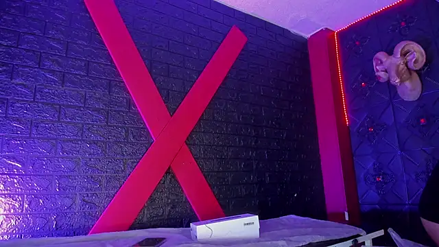 LolaXXXperience online show from November 4, 2025, 11:42 am