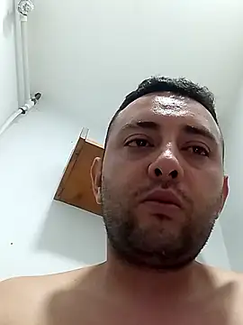 angelitocalientico online show from May 3, 2026, 5:46 am