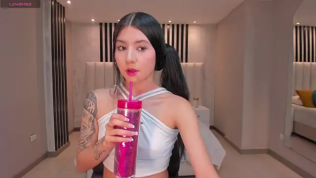 LaurentConnor online show from November 11, 2025, 3:50 am