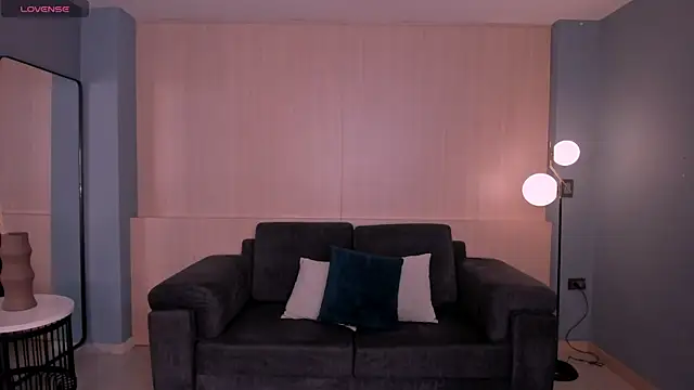 MayaMoretti  online show from March 31, 2026, 4:02 am