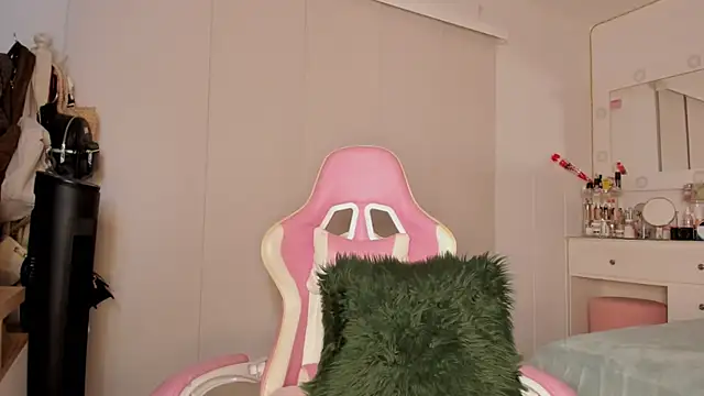 Snapshot of Lauuuuuuuu_ chatting on September 26, 2025, 4:16 am Lauuuuuuuu online show from September 26, 2025, 4:16 am